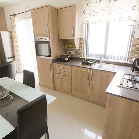 Waterside Apartments Marsalforn Стая снимка