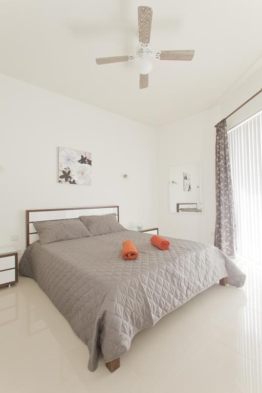 Waterside Apartments Marsalforn Стая снимка