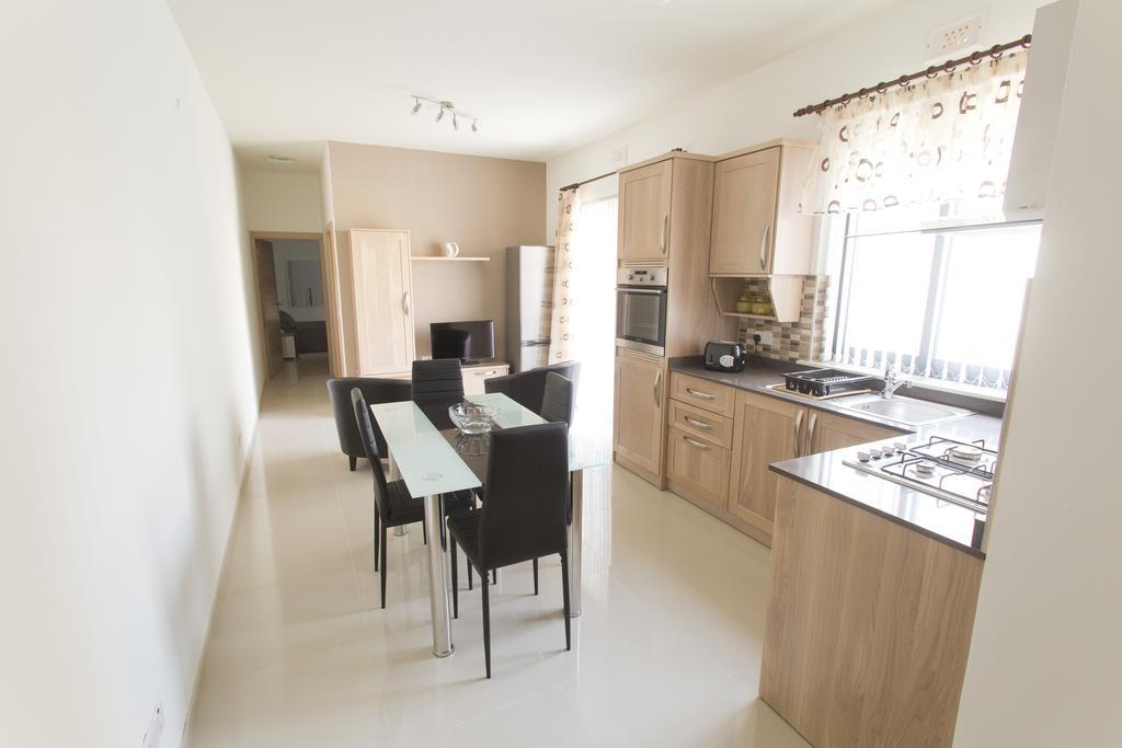 Waterside Apartments Marsalforn Стая снимка