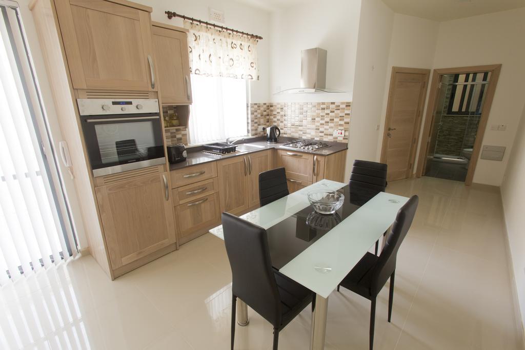 Waterside Apartments Marsalforn Стая снимка